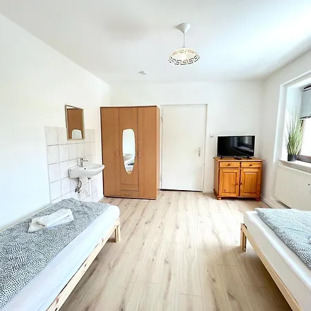 I 14 Personen - Monteurzimmer - Ferienwohnung, Grosskoellnbach I Lejlighed