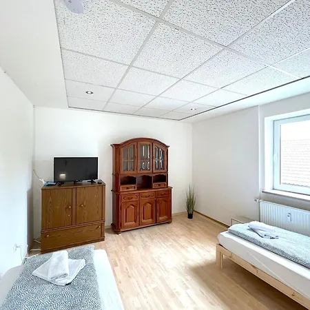 I 14 Personen - Monteurzimmer - Ferienwohnung, Grosskoellnbach I Pilsting