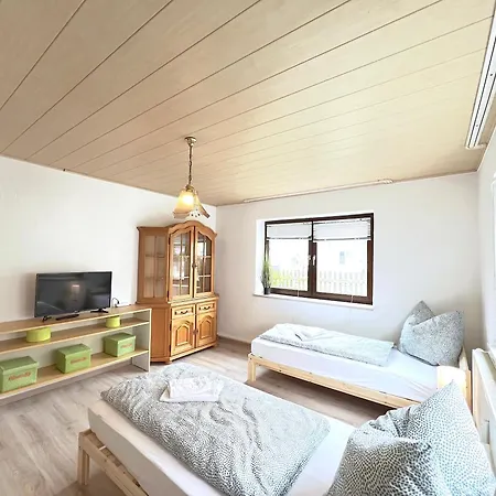 I 14 Personen - Monteurzimmer - Ferienwohnung, Grosskoellnbach I * Pilsting